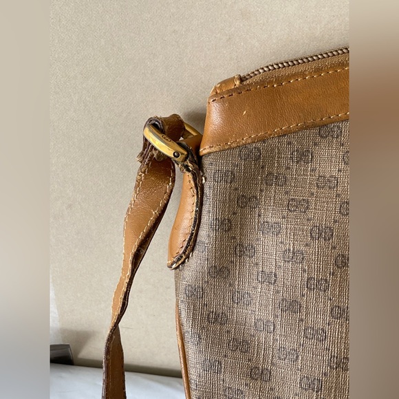 Authentic GUCCI Micro GG Shoulder Bag PVC Leather Purse - Picture 8 of 13